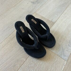 Season 7 Yeezy Thong Fleece Sandals Size 37.5